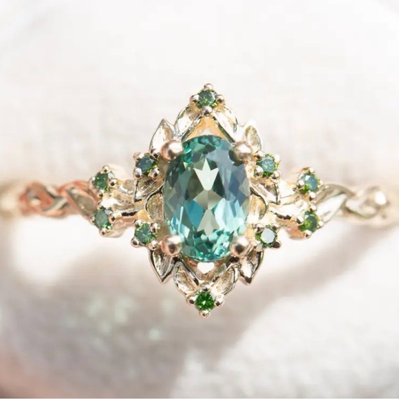 Zara Jewelry - Elegant Ring With Green Gemstones.